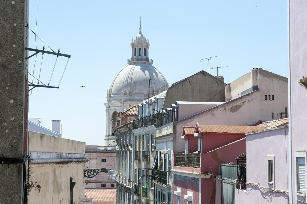 Stay Local! Maria Typical Home, Near Flea Market Lisbon Room photo